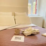 La Closerie Des Arts - Piscine Et Gæstehus 3*
